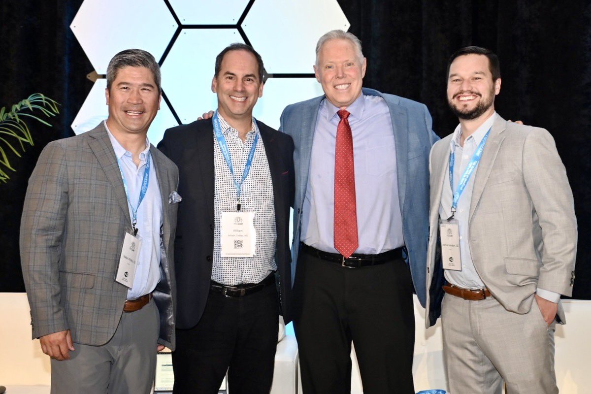 ModOptometry's tweet image. No stage fright to be found at #MODLive2022! Speakers, panelists, moderators: THANK YOU. You were born for this!✨ #optometrists #ODlife