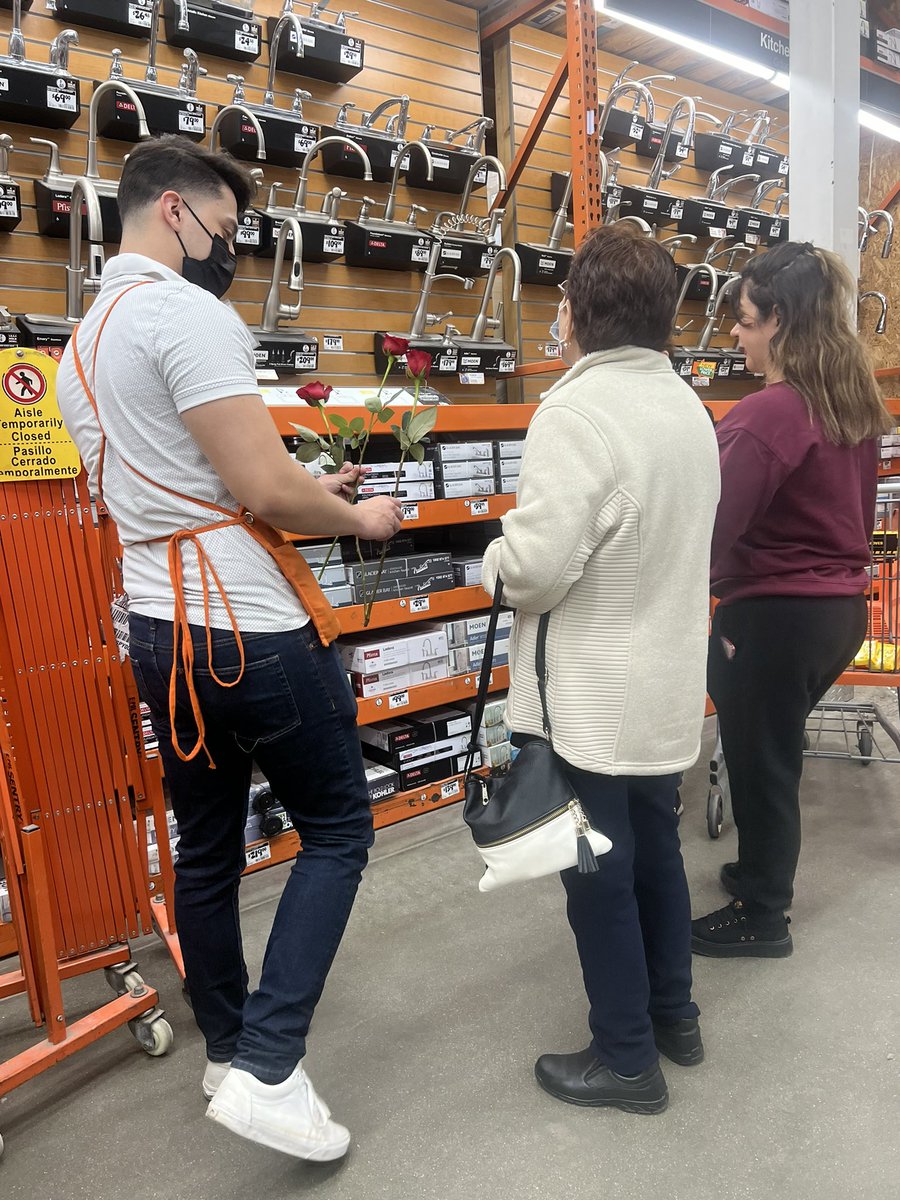 JarvisPledger's tweet photo. Special Happy Mother’s Day to all of the mothers, we handed out 3 dozen Roses today amongst our amazing staff and our amazing customers. Here’s a glimpse of Saul from D70 showing appreciation to the mothers throughout the store. #HappyMothersDay https://t.co/db6kUbBKou