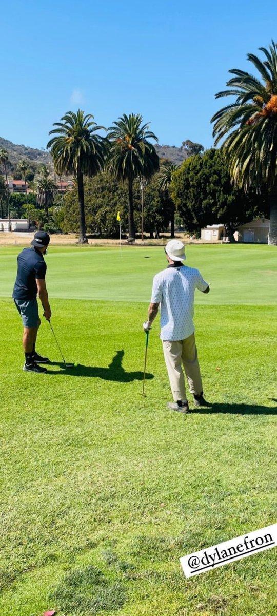 donnaloveszac87's tweet photo. The Efron bros golfing together🏌♂️🏌♂️⛳
#ZacEfron💙
#DylanEfron💙
#BrotherTime👊👊 https://t.co/my4e9kX9wr