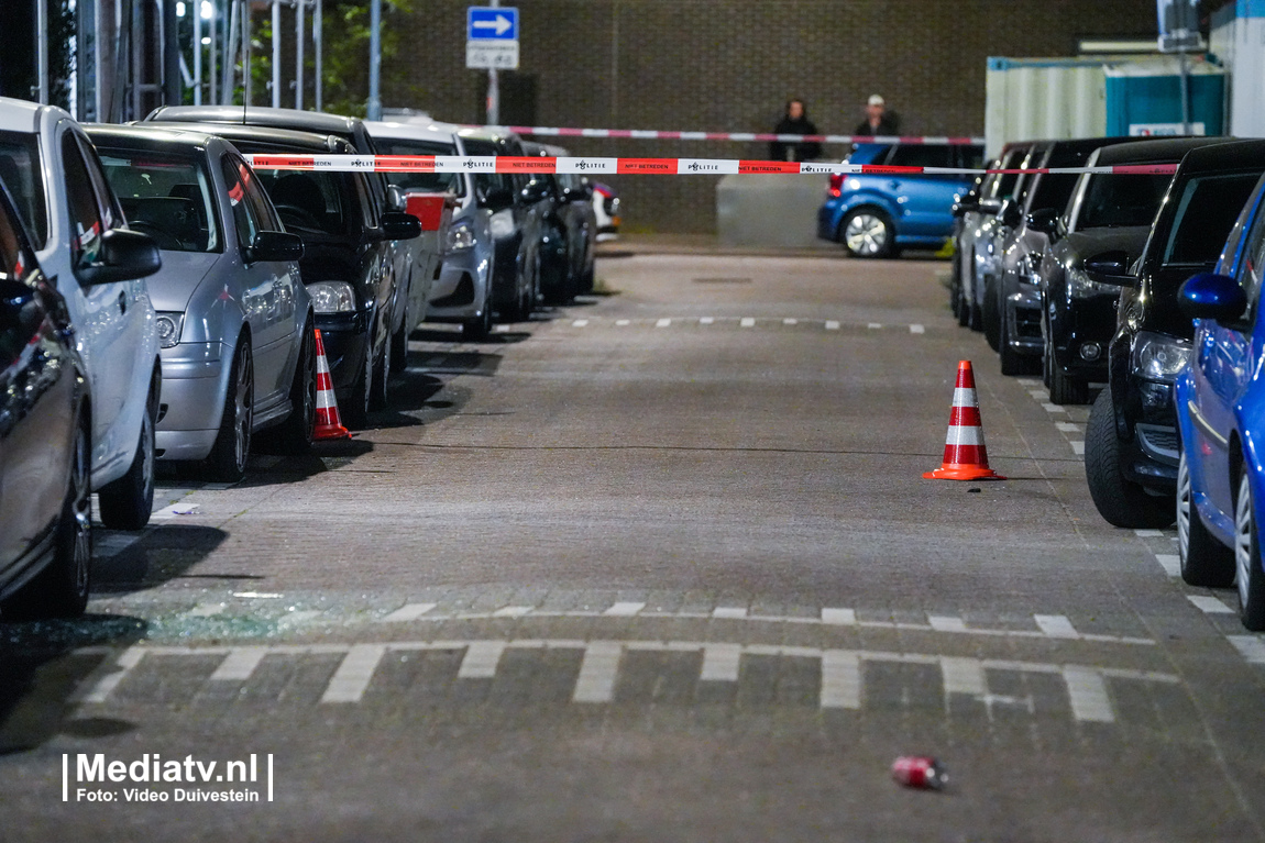 Schoten gelost vanuit rijdende auto in Rotterdam-West, 4 aanhoudingen op Zuid - mediatv.nl/politie-onderz…