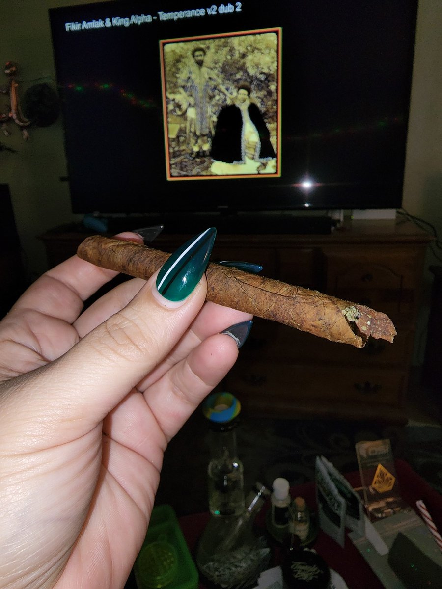 girlon420's tweet photo. Happy Rad Mother's day to U , ME and every women in between!! #Temple420 #blazeit https://t.co/gFCEcCWedj