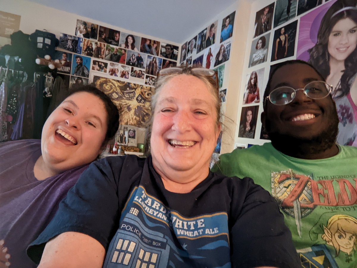luvthebarrowman's tweet photo. #johnbarrowman  I know you meet many fans at cons, but my daughter is the curly haired girl who drives a power chair with her head. I am her Mom who tried to convince you to ask #KarenGillan to say that I look like Dwayne Johnson. Thanks for the Mother's Day Cameo! I love it!!! https://t.co/RmM3n6JNtM
