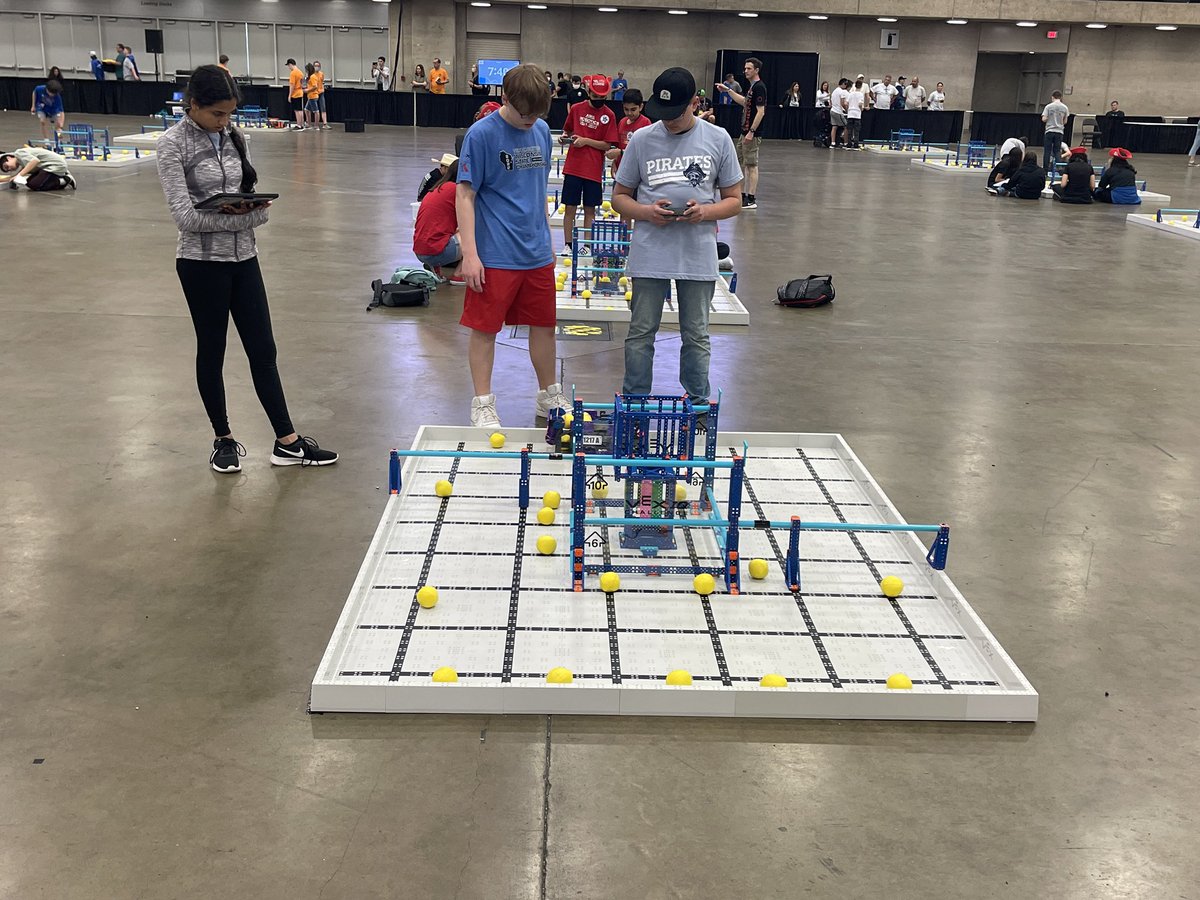 TechEdRocks's tweet image. 3 Pirates practice at VEX World Championship in Dallas, plus Opening Ceremony. Big day of matches tomorrow. @hssdbv
