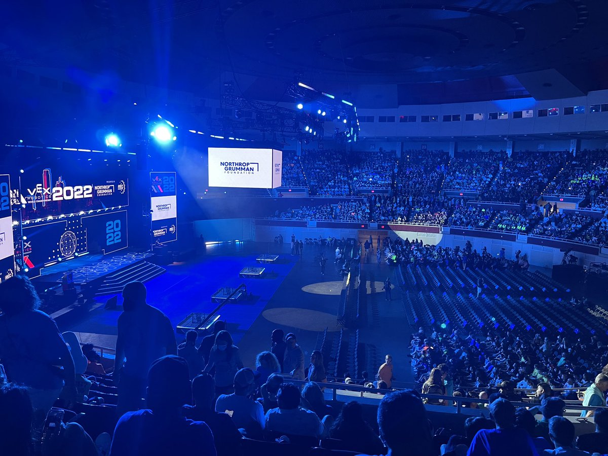 TechEdRocks's tweet image. 3 Pirates practice at VEX World Championship in Dallas, plus Opening Ceremony. Big day of matches tomorrow. @hssdbv
