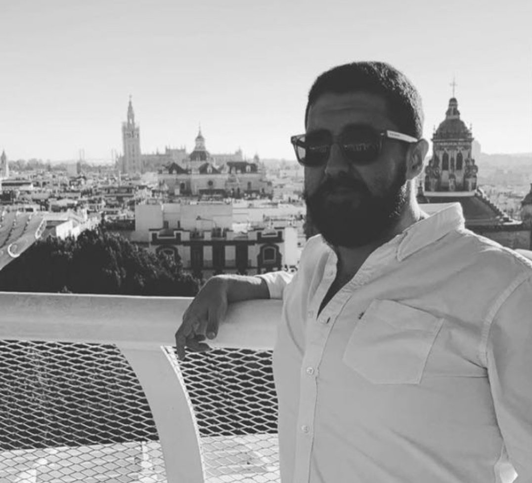 luismrossi's tweet photo. Feliz viaje alma mía 

Disfruta, sé (más) feliz.
Aprende, sé (más) inteligente.
Descubre, sé (más) tú
Vuela, sé (más) independiente
Que nadie va a SER por ti, 
lo que eres capaz de SER (más) tú.

Siempre a tu verita, hermano. @saxclerosax https://t.co/m5fcIOj15b