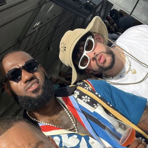 AccessBadBunny's tweet photo. Bad Bunny with LeBron James. 📸 https://t.co/SKCj6uyg67