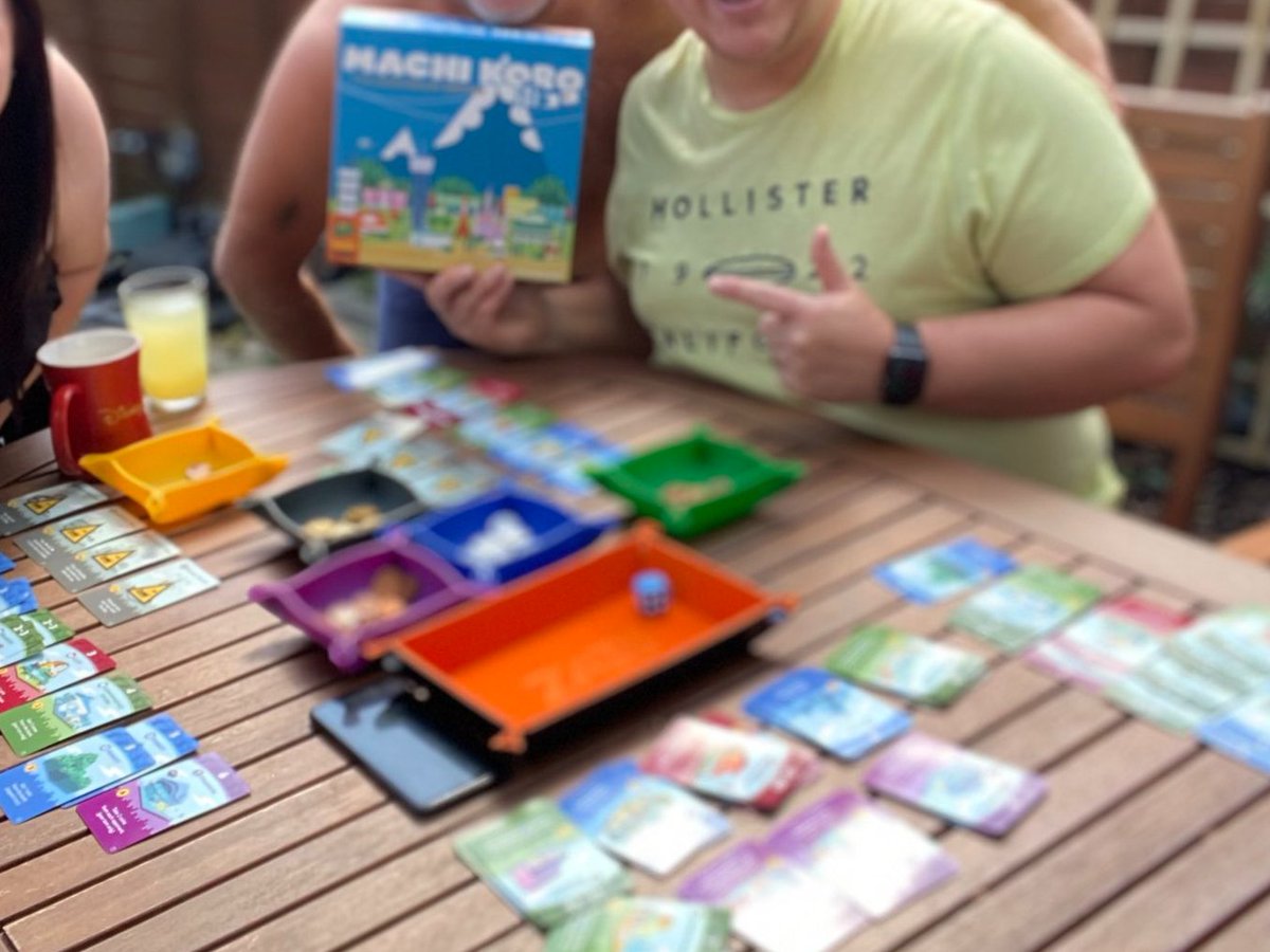 HistoryBoomer's tweet photo. I'm sure these are nice people (I don't know them) but I look at them playing Machi Koro the way a wine aficionado would look at someone drinking Boone's Farm, Night Train, or Thunderbird. #GameSnob
1/ https://t.co/Sdk1zFkGt6