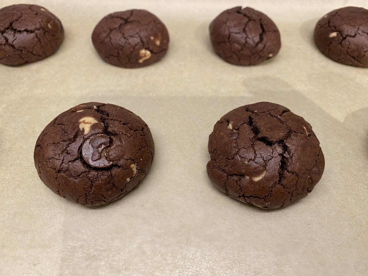 pdherron's tweet photo. Instead of prep for #bioethics classes I’m teaching this week…my #procrastibake is a batch of Chocolate Peanut Butter Chip cookies. #BakingIt solo edition. https://t.co/lNH9bYwtst