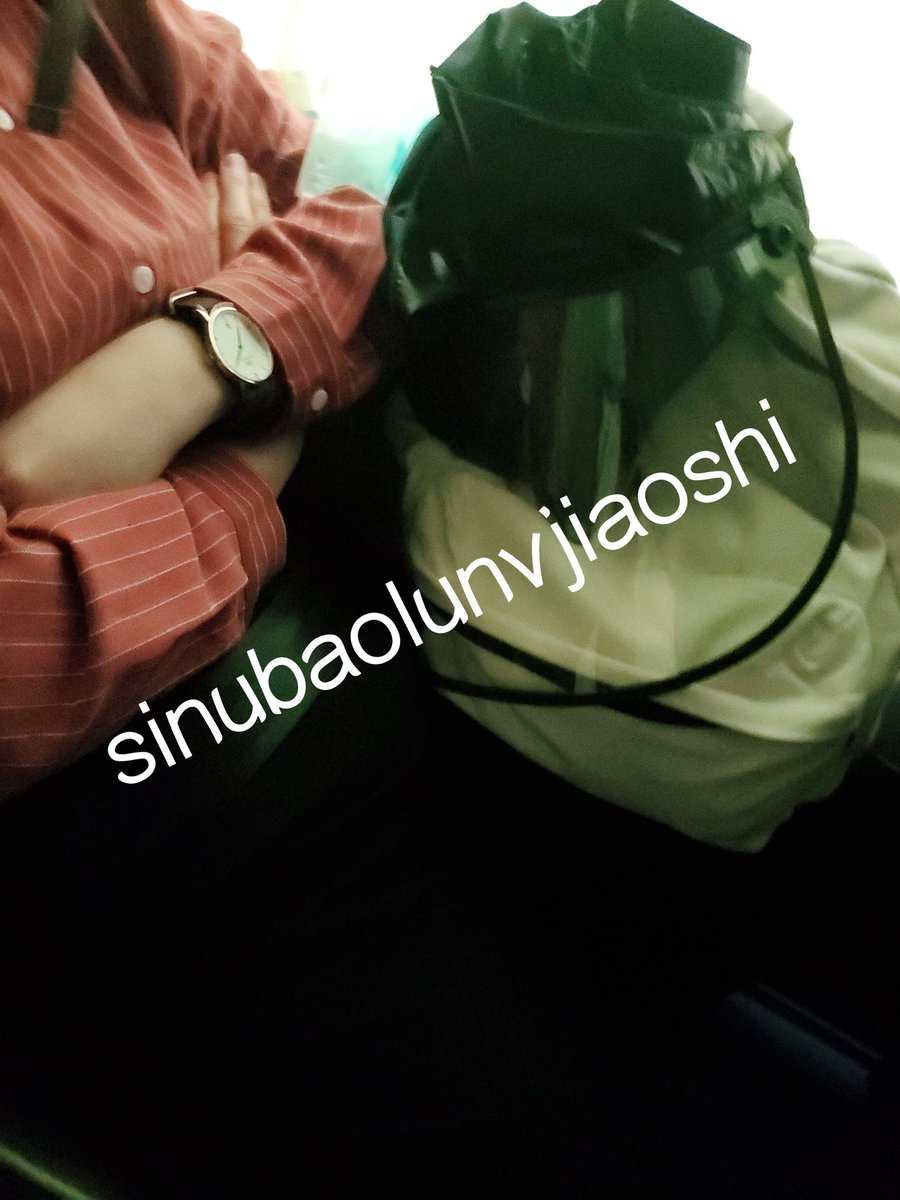 sinunvjiaoshi's tweet photo. 大清早的就发骚了
在班车上P骚图
旁边就是同一个办公室的同事
好怕被后面没睡的同事看到
#反差婊 https://t.co/NzBXtMsqyi