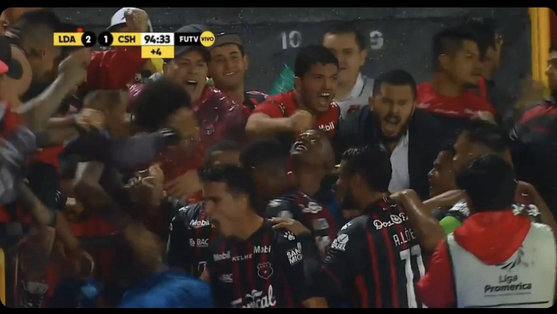 RoyVJ27's tweet photo. @d_medina22 @robertocr1 Está mi her jajaja https://t.co/tcyUYeFh41