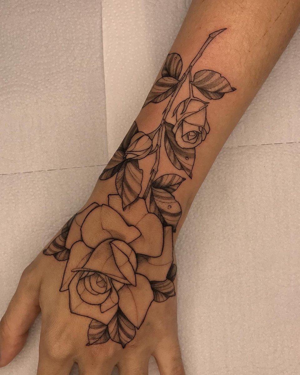 Paoxicodequeijo's tweet photo. Mostrar um pouco do meu trabalho aqui!

Sim sou de Teresina-Pi e atendo por aqui mesmo num espaço privado lindo que só 🥰

E quem se interessar em tattoo ou tatuar fala comigo!
Quem puder da aquela ajudada no Rt 🙅🏼‍♂️
Ig: @ pixicotattoo https://t.co/zVEJelTaVi