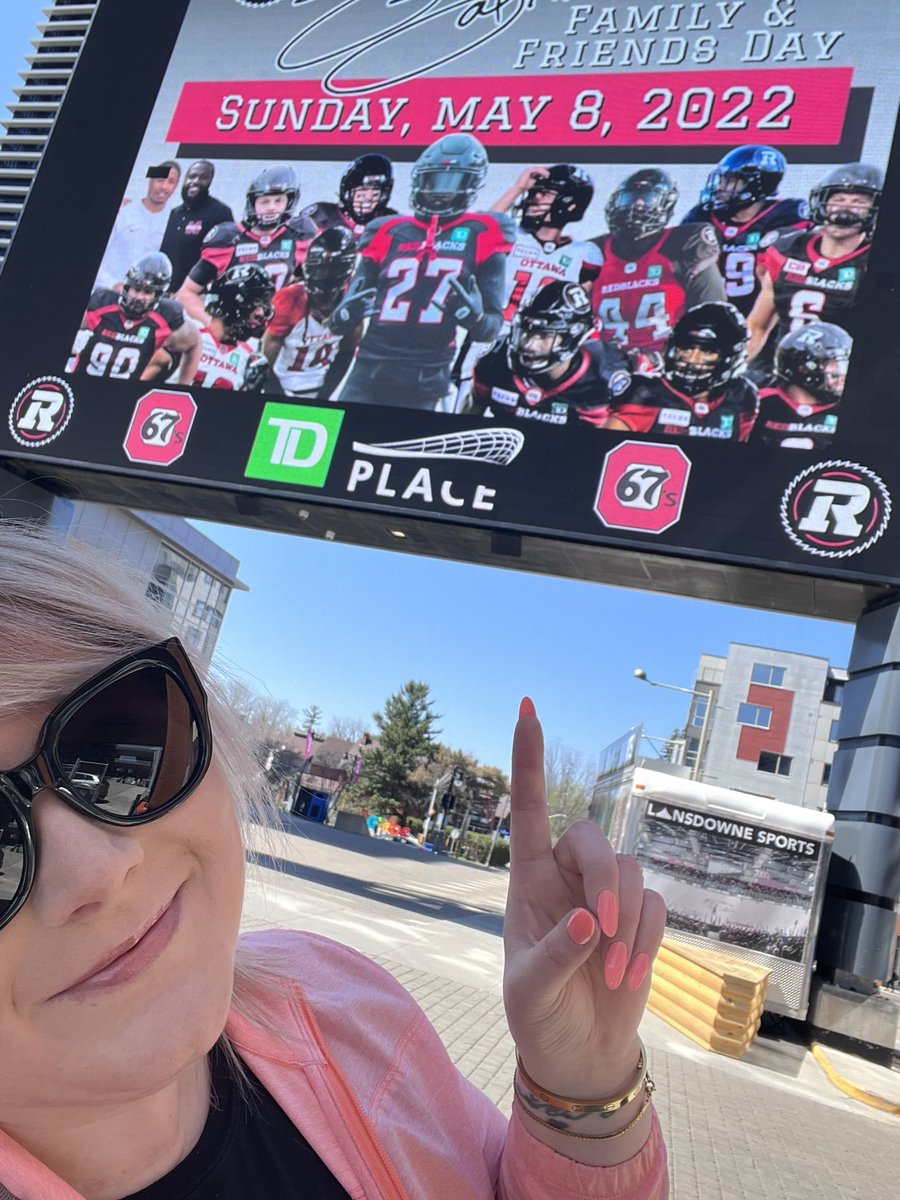 bbxcollection's tweet image. The inaugural @SBODYMORE Family &amp;amp; Friends Day at @TD_Place was an incredible success. Full day with the team &amp;amp; 200+ kids — flawlessly executed.

You are too humble to ever admit it, but you made a lot of people &amp;amp; the city so proud. Happy to have been a small part of today! 🏉♥️