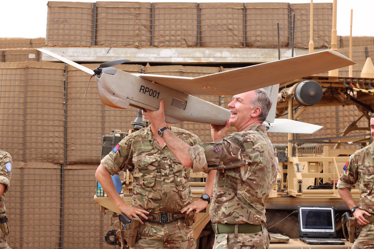 TheWelshCavalry's tweet photo. This weekend, CDS visited the LRRG on Op NEWCOMBE where he was briefed on our capabilities and given an overview of our operations over the last 5 months.

The LRRG is proud to be the UK’s contribution to @un_minusma peacekeeping mission in #Mali 🇲🇱🇺🇳🇬🇧

🔵#TheWelshCavalry https://t.co/FFZhMbkbNz