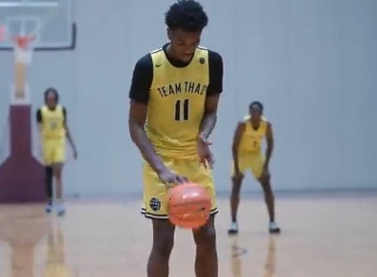 TeamThadNation's tweet photo. 💪😤OFFER ANNOUNCEMENT😤💪 Congrats to the 6️⃣’6️⃣ Forward Makhi Myles (@datboizakilla) on receiving two offers from big time programs Mizzou Tigers 🐯 &amp; Creighton BlueJays 🐦! Keep going up killa! 💛🖤 #TTN #TheBrotherhood https://t.co/HHiEM9Yg00