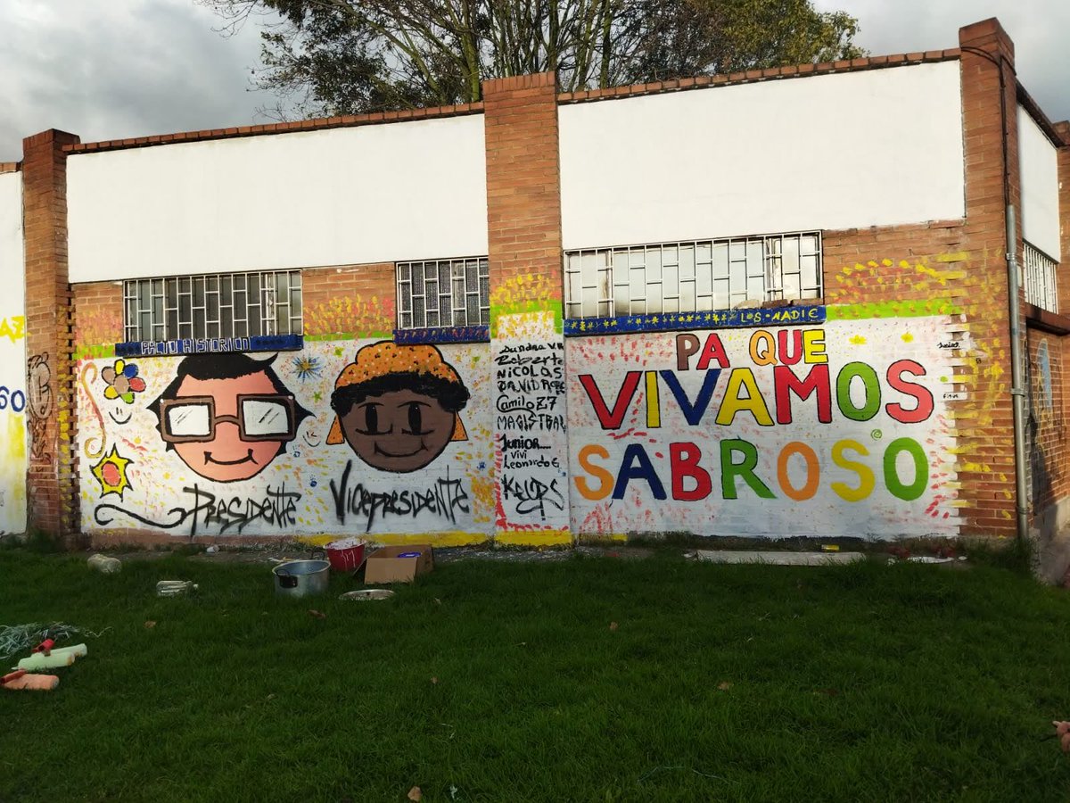 pactohistorico9's tweet photo. 1.000 murales por el cambio Sierra Morena monumento #ciudadbolívaravanza #elpactoenlascalles #petropresidentefranciavicepresidenta https://t.co/EZFOY72mff