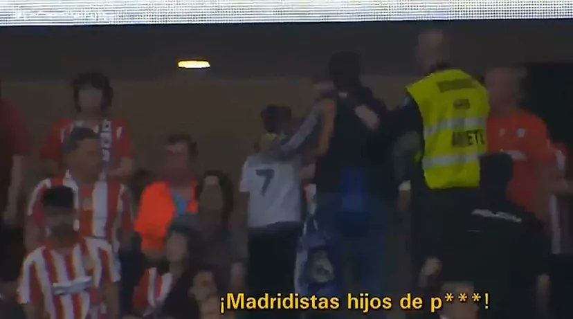 AdriRM33's tweet photo. Un padre y un hijo son expulsados del Wanda Metropolitano por llevar la camiseta del Real Madrid.

¡REPUGNANTE! 🤮 https://t.co/kbaAMUzWTx