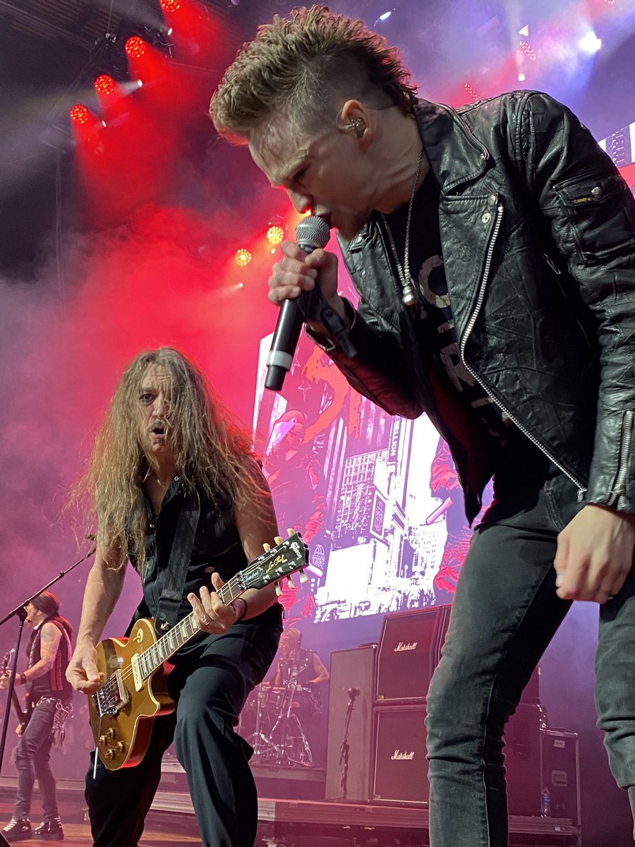 vevo_rock's tweet photo. @OfficialSkidRow have the youth (and everyone else) going wild at @M3RockFestival!!! #skidrow #vevo #m3 #vevoretrorock https://t.co/L0uxATlV43