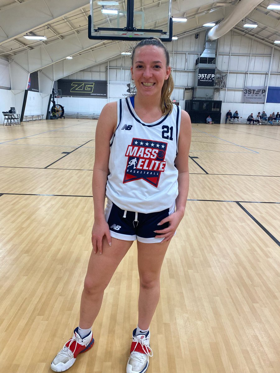 MacyDayy's tweet photo. Congrats to our 11th Girls &amp; Coach Swirka of Umass Boston on the W last night!🔥

College coaches, this #AAU squad is primed &amp; ready, looking to play at the next level!👀

Recent Players of the Games:
•Sydney Morrissey
•Steph Dorcas
•Kailyn Smith

@mass_lady @MassEliteHoop https://t.co/79ypzhVNwi
