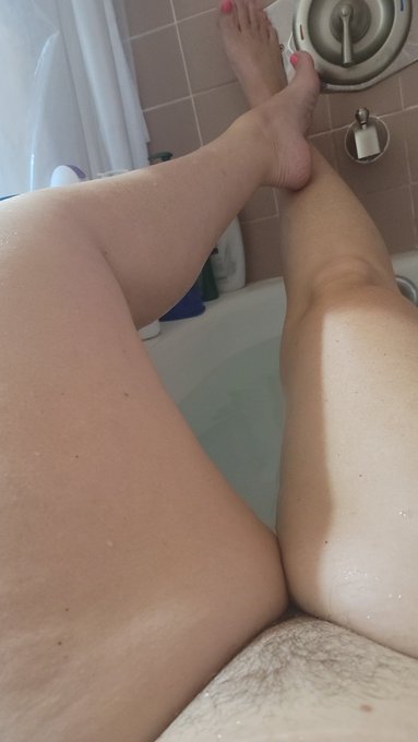 Happy Mother's day! These legs are a little thick because I've been blessed to be called a momma twice<a href="/tag/realloyalfans"class="tags"><span>#realloyalfans</span></a>