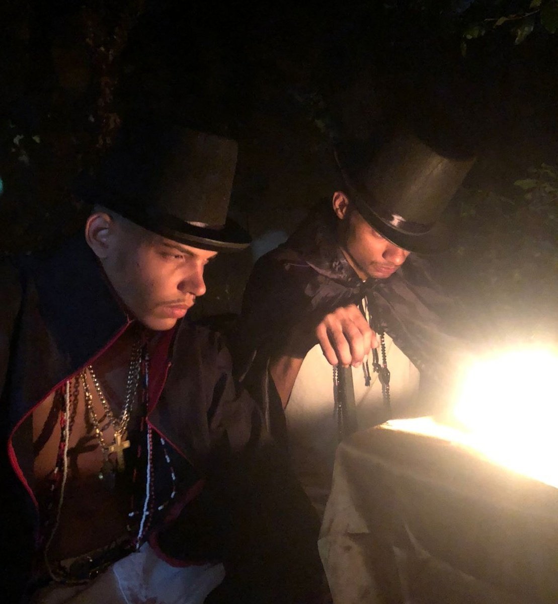 PAOORIXA's tweet photo. Seu Exu sempre irá te mostrar uma luz, um sinal, um caminho a seguir, Laroyê ❤️‍🔥 https://t.co/KjAPmwqoJP