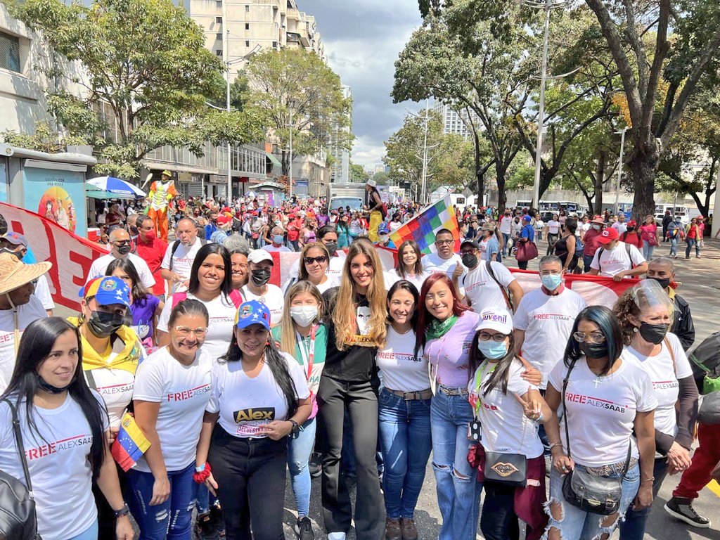 Estamos contigo @CamillaFSaab acompañando esta lucha porque defender a Alex Saab es defender a nuestro país, las mujeres jamás abandonamos, jamás nos rendimos, estaremos juntas hasta vencer!

#FreeAlexSaab #LibertadParaAlexSaab