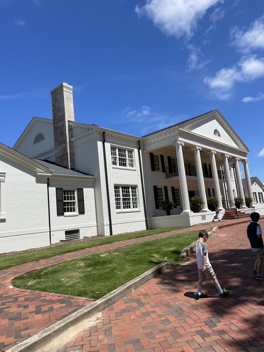B_Po_Z's tweet photo. Beautiful day out here at hallmark farms. (Big barn and mansion off of I-65 in warrior) @spann #hallmarkfarms #onlyinalabama #alabamathebeautiful https://t.co/MfkQwG0dka