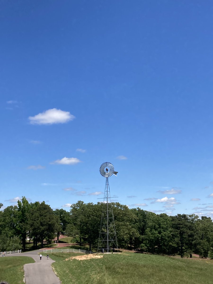 B_Po_Z's tweet photo. Beautiful day out here at hallmark farms. (Big barn and mansion off of I-65 in warrior) @spann #hallmarkfarms #onlyinalabama #alabamathebeautiful https://t.co/MfkQwG0dka