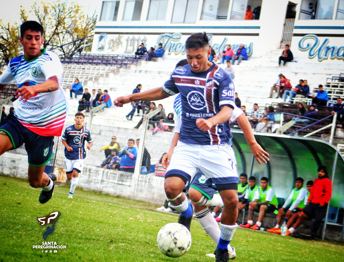 SiempreConVosJA's tweet photo. #Anual | "NO PIERDE PISADA"
El Santo volvió a ganar y quedó a dos puntos de la punta de su zona.
En una tarde bien dominical, el Antoniano en el Fray se impuso 2-1 ante #AtlSalta con los goles de José Figueroa y Tomás Bordón.
#VαɱσʂAɳƚσɳιαɳσ💪 https://t.co/1fqnjYtdTz