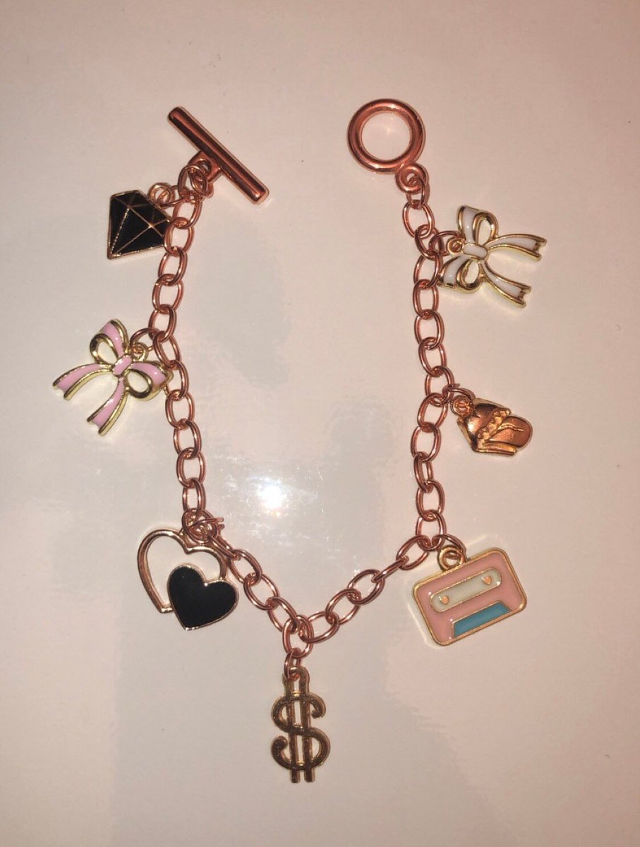 GlossetteCo's tweet photo. Excited to share this item from my #etsy shop: Girls Bestie #rosegold #lovefriendship #toggle #girlsbestie #fashionable #girly #toggleclosure #blackownedbusiness #smallbusiness https://t.co/UI0Uttp634 https://t.co/KWDJLTwu25