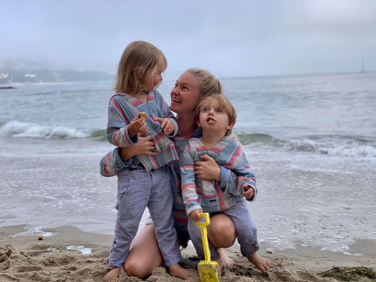 Royorbisonjr's tweet photo. Happy Mother’s Day to Mommy Asa!

We 4 love you completely! ❤️❤️❤️❤️

Thank You 

#HappyMothersDay #AsaOrbison #RoyOrbison3 #BoOrbison #LoveOrbison #RoyOrbisonJr https://t.co/BKrK0JnD3a