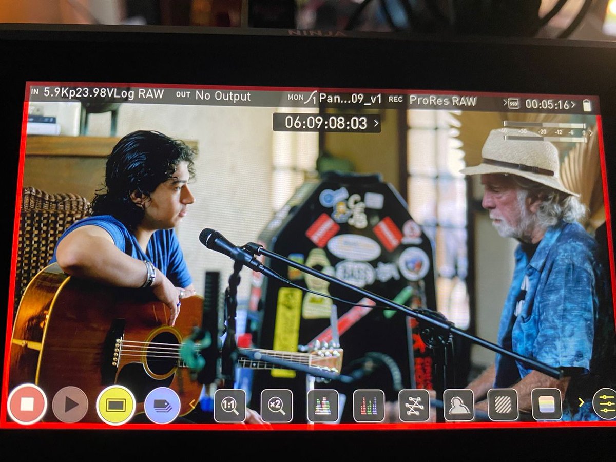 MangofishS's tweet photo. For about 50 years people have been asking, "will the circle be unbroken?" Here is evidence that it's still intact. @JohnMcEuenNGDB and Les Thompson sharing with Billy Herron and Juan Diego Sánchez in Panama. https://t.co/g4H2xHhY1U