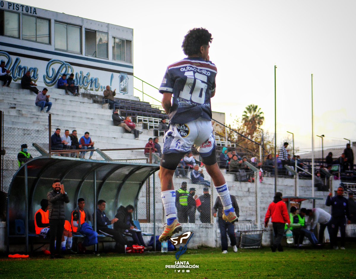 SiempreConVosJA's tweet photo. #Anual | "NO PIERDE PISADA"
El Santo volvió a ganar y quedó a dos puntos de la punta de su zona.
En una tarde bien dominical, el Antoniano en el Fray se impuso 2-1 ante #AtlSalta con los goles de José Figueroa y Tomás Bordón.
#VαɱσʂAɳƚσɳιαɳσ💪 https://t.co/1fqnjYtdTz