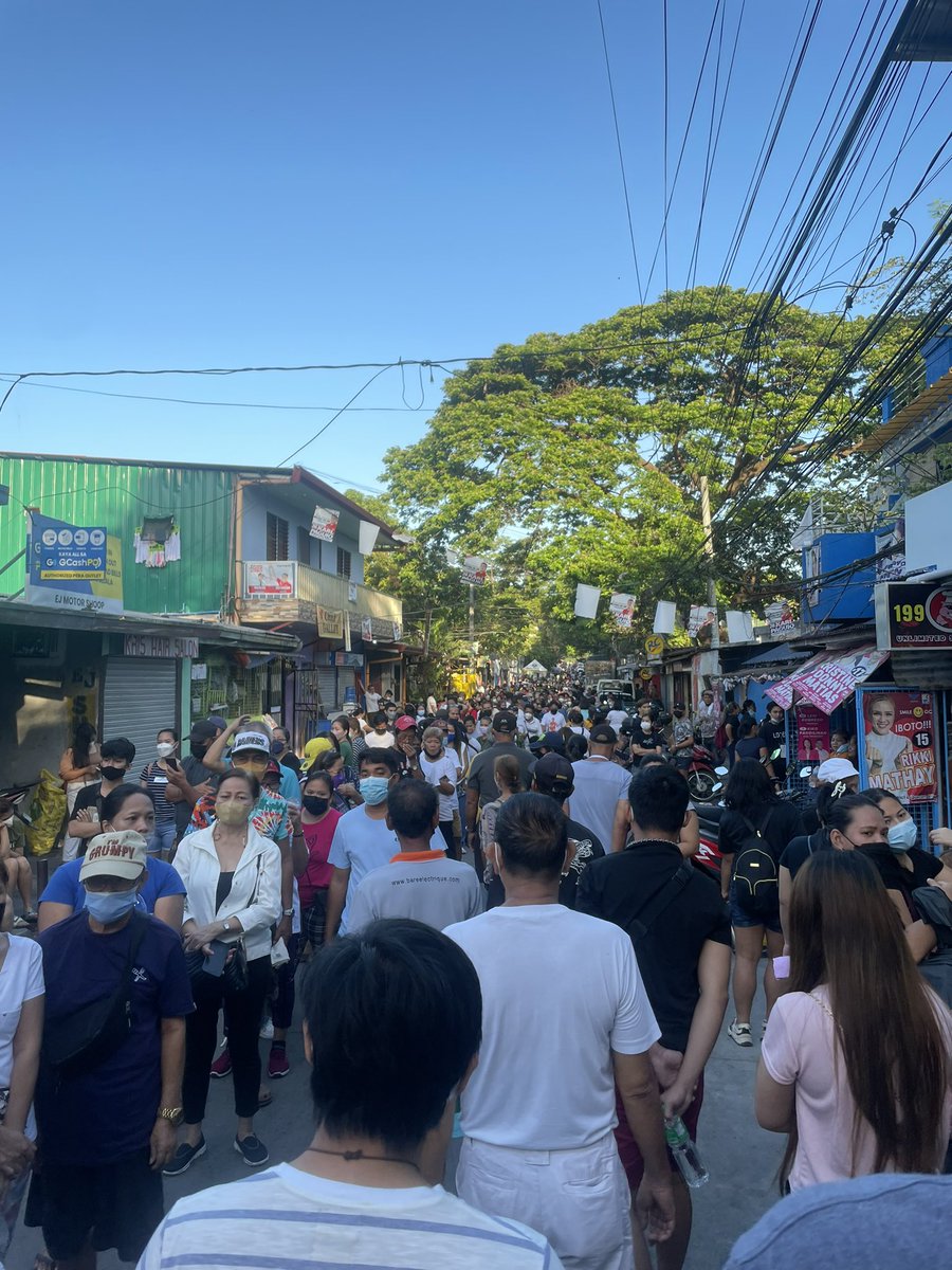_LoEclavea's tweet photo. Precinct 336A QC:
5:50AM - Arrived at our precinct
6:20AM - After walking for 20~30 mins we reached the end of the line
7:40AM - Line started moving 

Mukhang matira matibay sa Brgy. Pasong Tamo https://t.co/fdhdFnaWNr