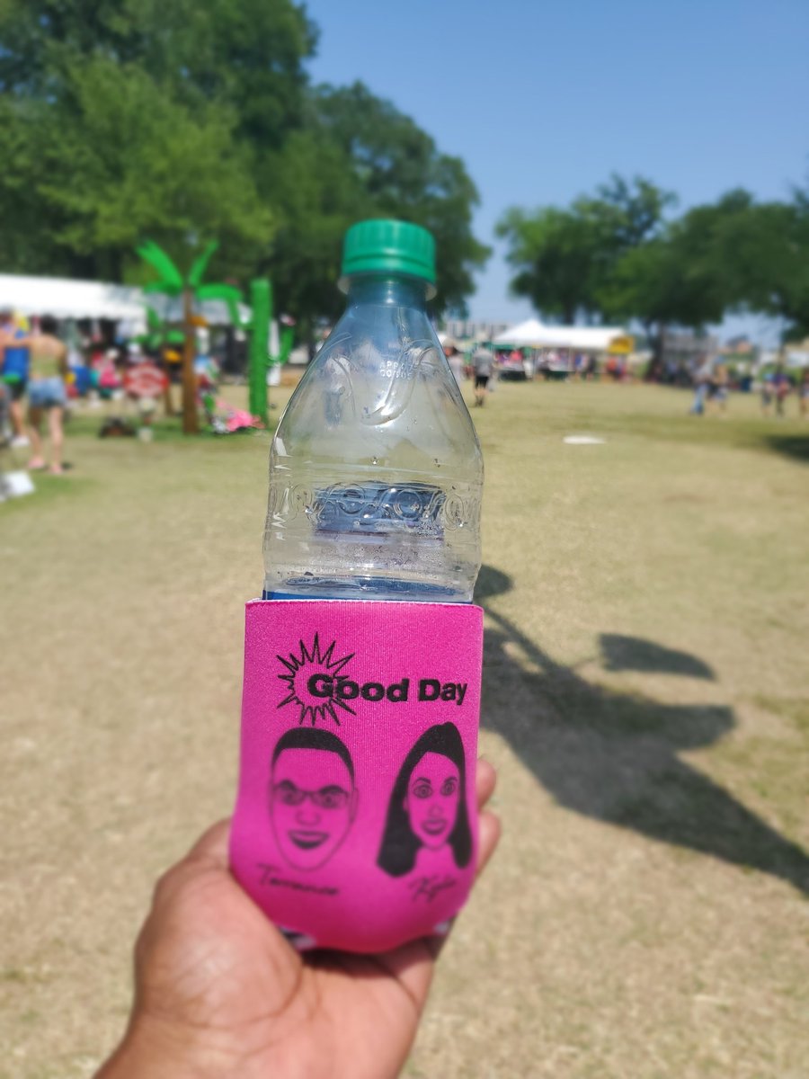 gewd07's tweet photo. @FOX4 GOODAY....but a HOT Day at  MayfestFW2022 #Mayfest2022 @FOX4 @kyliecapps @TerranceFriday https://t.co/zjN6lbkY6g