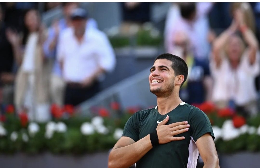 jpehaiti's tweet photo. 🎾 Ce joueur est un régal, Carlos Alcaraz. Puissance, en coup droit comme en revers, finesse comme sur ses amortis déroutants et un tempérament bien trempé, plutôt rare chez un joueur de 19 ans.

Ses récentes victimes : Nadal, Djokovic, Zverev, pour gagner le tournoi de Madrid. https://t.co/mAKJ3HDHVi