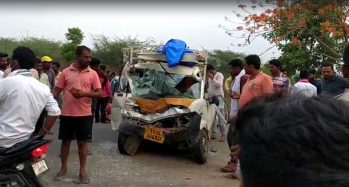 completeindia's tweet photo. Drivers who negligently cause accidents rarely go to Jail in India. There are only a fraction of required traffic enforcers on roads. Result is a lot of traffic law breakers and a lot of accidents. It is a systemic failure meaning there is no cure. https://t.co/bzwUNOpu0J