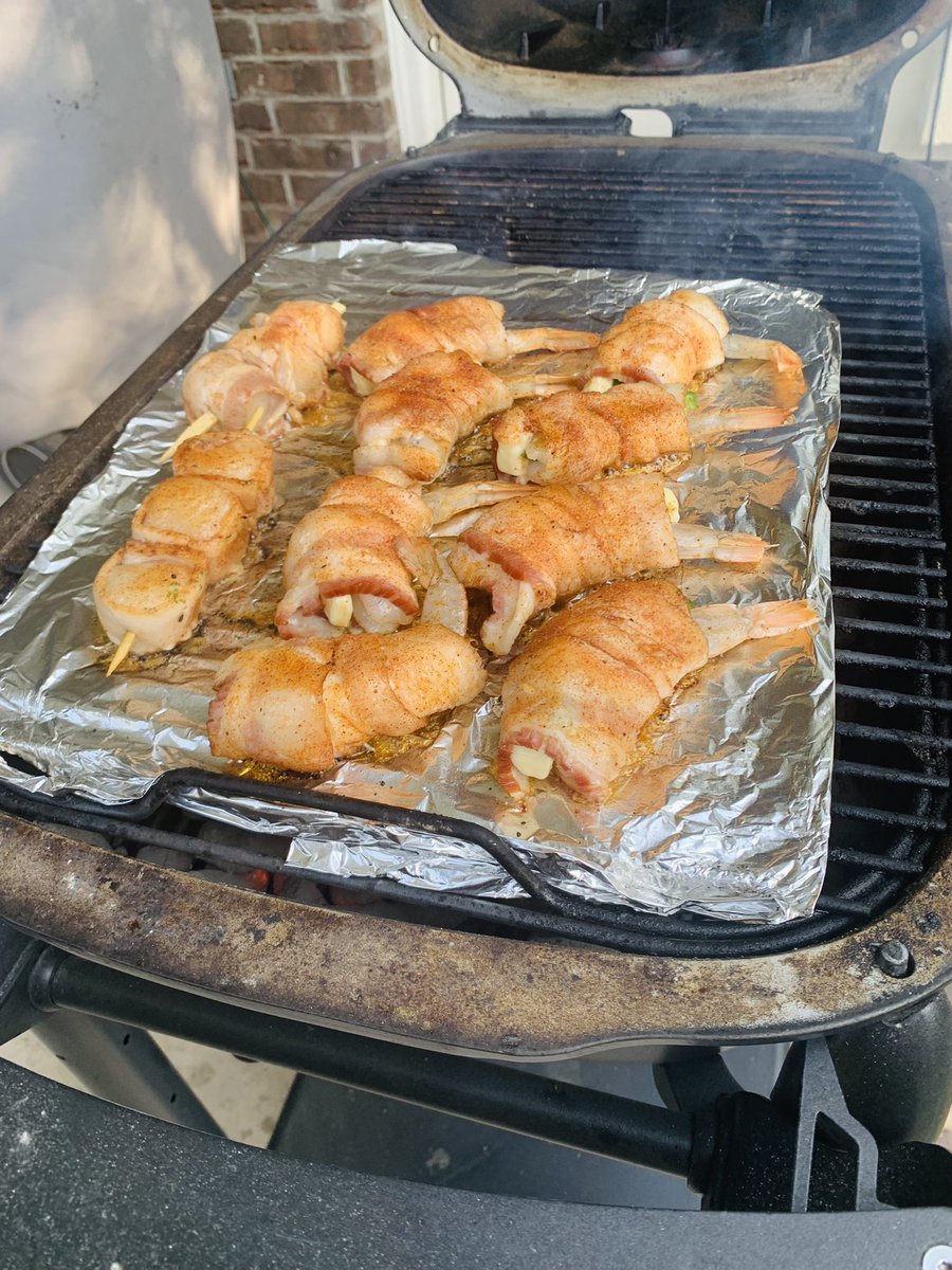 FFMeatSweats's tweet photo. @HEB bacon wrapped shrimp poppers with Monterey cheese on the @pkgrills. Accompanied with a lemon neuter blanc with apricot preserve sauce, or as my wife calls it “Shrimp Mazatlan”. #FFBBQ #HEB #PKGrills #Shrimp #ATX #DrippingSprings https://t.co/sNPnKwbptK