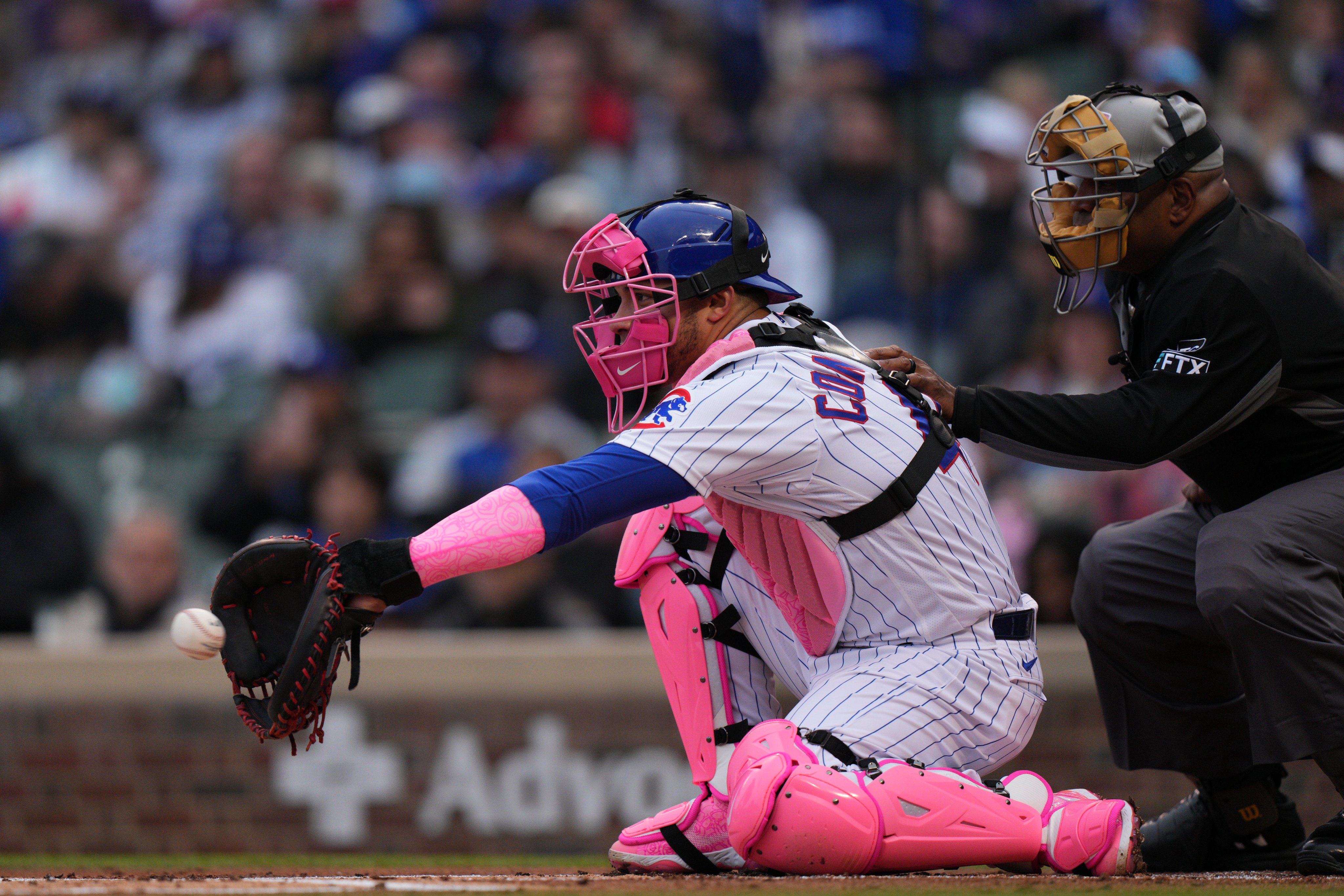 Dodgers use pink gear on Mother's Day