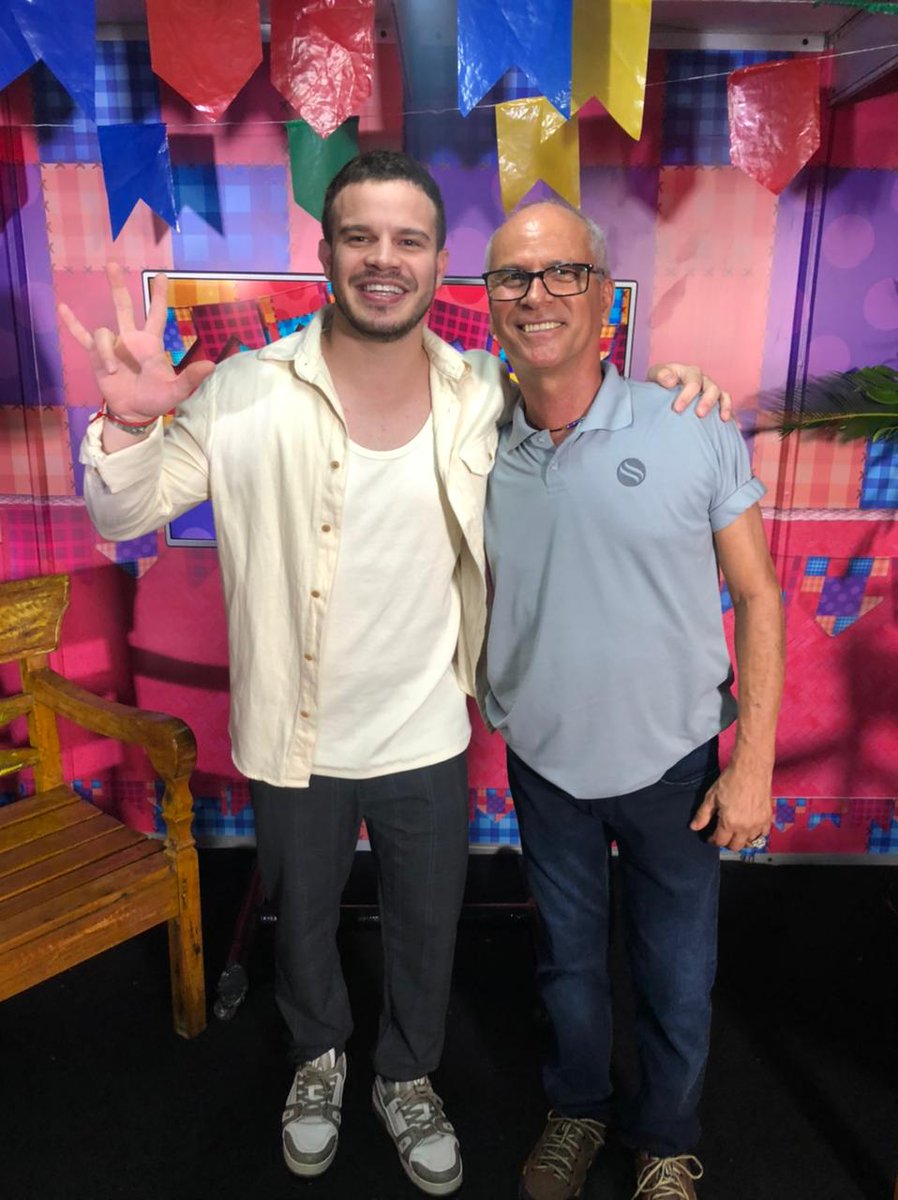 fernandpetronio's tweet photo. #Matheus Fernandes arrebentou no #forrozaodasergipe https://t.co/8qoFpVKGSK