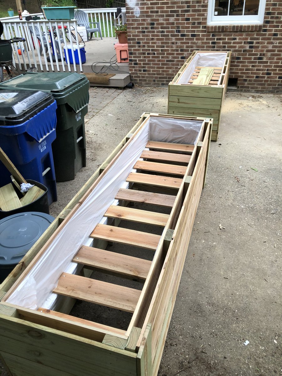 LbrLedger's tweet photo. @Jawn_Wick23 @SpaceKongCDR A clever (if I do say so myself) way to close off the backyard fence across the top of the driveway with two giant garden boxes and gate between them. 

Still not done but getting there… https://t.co/Si1QpePq1C