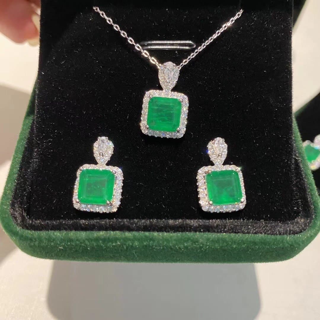IMJEE2's tweet photo. Send a present to mother, do you think it looks good? #jaden    #Diamond  #Mother #MothersDay #Mother https://t.co/r4kOfntSNB