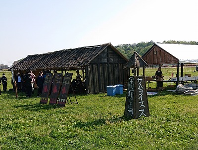 seishin_msc's tweet photo. 5月5日、福島県南相馬市で開催された第6回サムライフェスに、運営ボランティアとして本学学生4名が参加しました。2020年2月以来の学生派遣が感染対策に配慮しつつ再開され、現地視察も行いました。コロナ禍以前と同じではない、でも、以前と同じように大切な日々がゆっくりと戻ってきているようです。 https://t.co/hcAdovX9ot