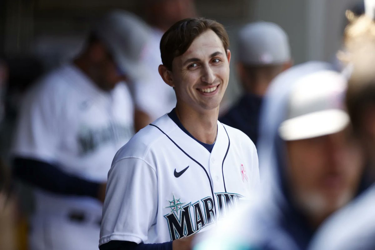 Toblerone_DOTUS's tweet photo. Tell me I'm wrong but George Kirby looks like a character in a Hollywood film about navigating love and depravity in the 1920's who has just doffed his hat as he meets the parents of the woman for whose hand he wishes to ask in marriage.
#goms #SeaUsRise https://t.co/MmNhjqp17G