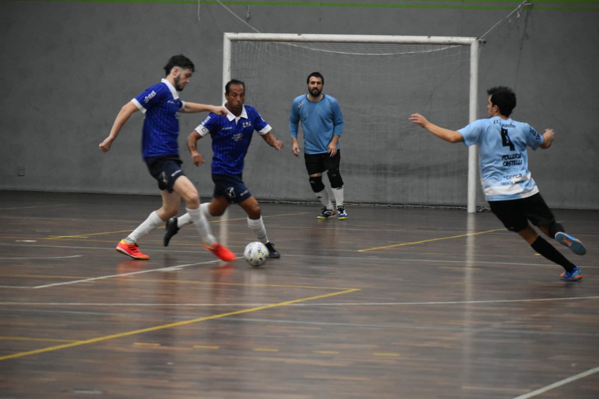 ElshowdelFS's tweet photo. #Primera Final en Plaza 12.
Banco República 2 - Old Christians 2
Gutierrez y Lamanna (CBR); Soria y Vela (OLD), los goles.
El MVP: Luciano Soria https://t.co/iFs7bXx5mJ