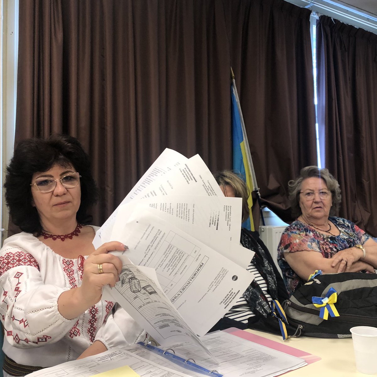 L’A.G. de <a href="/lyon_ukraine/">Lyon-Ukraine</a> a renouvelé son bureau. Félicitations aux nouvelles VP Marta DROPA et Svitlana GIMENEZ, au nouveau sec. <a href="/clperet/">Clément Peretjatko</a> , aux sec. adj. Sonia BONIN et Walter HAPIAK. Le président tjrs le même <a href="/PeretiatkoM/">Markiian Peretiatko</a> , les trésorières aussi Olga GIRAUD et Huguette MICHON 1/2