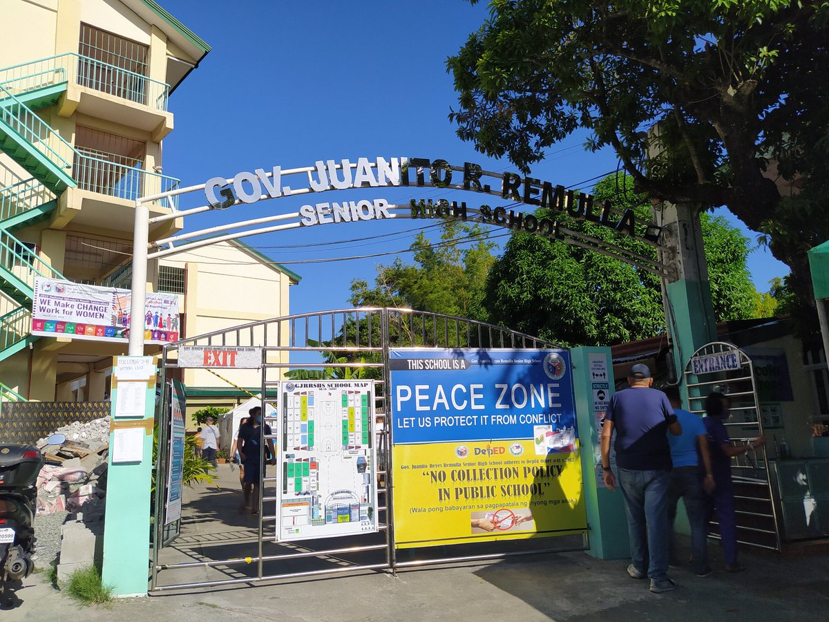 rikapasaba's tweet photo. Good morning! Right now we're here at Gov. Juanito R. Remulla SHS Barangay Toclong II-B in Imus, Cavite where Gov. @jonvicremulla is expected to cast his vote this 11 AM. #MovePH #WeDecide #PHVote https://t.co/D1KXxPF79y