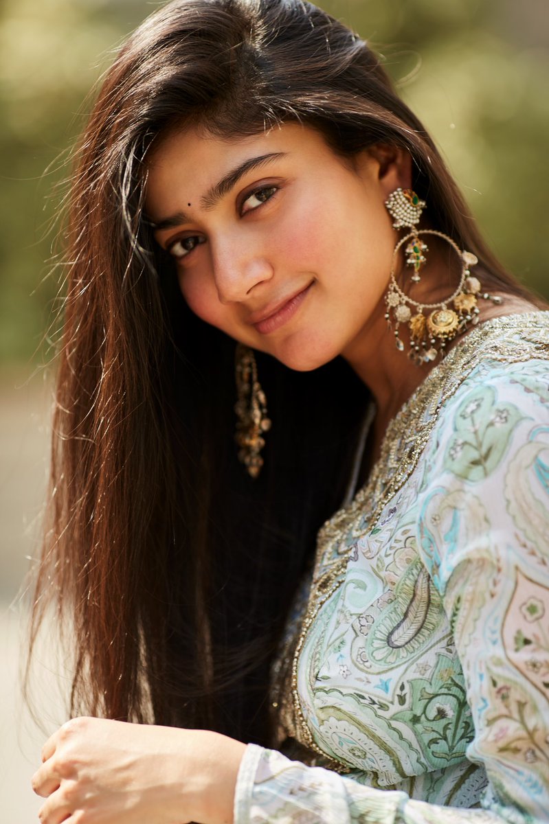 Saipallavi09's tweet photo. Happy Birthday to our most favourite person &amp; beautiful soul 🎂🥳 @Sai_Pallavi92  #SaiPallavi #HBDSaiPallavi #SaiPallaviBDayFest2022 #HappyBirthdaySaiPallavi https://t.co/PHd9tXCt4B