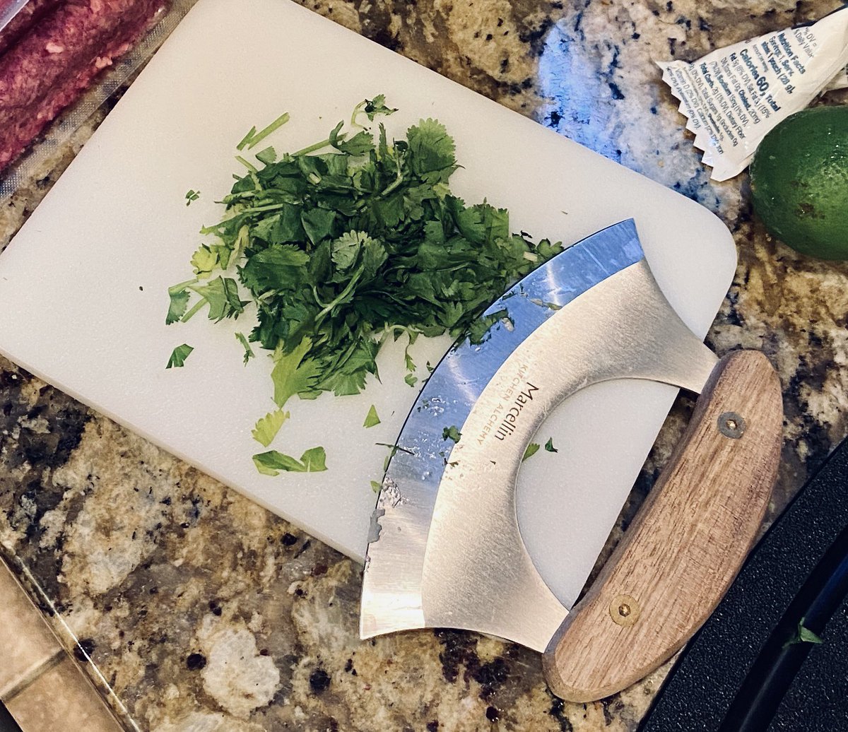 thekevinpannell's tweet photo. Alaskan Ulu Knife by Marcellin in the wild. A great tool as part of my “Chop” box from @bespokepost
#uluknife #bespokepost #knives #knife #chop #peopleprocessprogress https://t.co/TXhrUmxYni