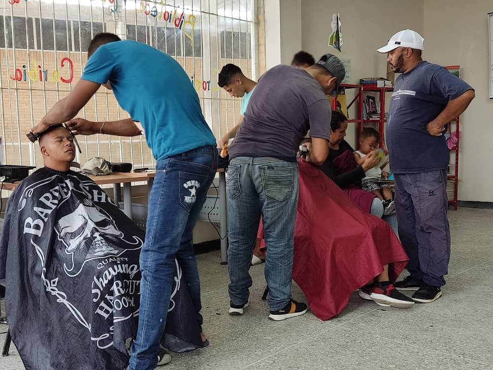 Infocentro Ciudad Caribia (@infocentrodc86) on Twitter photo Actividad Social el dia de ayer en beneficio a nuestros Niños que nos visitan frecuentemente en los espacios y de la comunidad adyacente Junto a <a href="/radiocaribia/">RADIO CIUDAD CARIBIA</a> y @iglesiavcristiana donde le recibieron un corte de cabello una rica sopa recreacion cine y pinta caritas <a href="/NicolasMaduro/">Nicolás Maduro</a> Actividad Social el dia de ayer en beneficio a nuestros Niños que nos visitan frecuentemente en los espacios y de la comunidad adyacente Junto a <a href="/radiocaribia/">RADIO CIUDAD CARIBIA</a> y @iglesiavcristiana donde le recibieron un corte de cabello una rica sopa recreacion cine y pinta caritas <a href="/NicolasMaduro/">Nicolás Maduro</a>