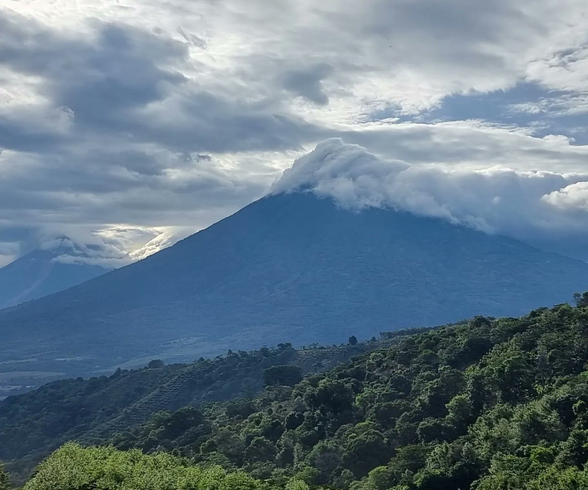 EdduinArrue's tweet photo. Con lealtad, humildad y sinceridad, nacerá la humanidad.

Frase Edduin Arrué @edduinarrue @antiguapicture 

#photo #photography #picture #guatemala🇬🇹 #guatemala #adventurer #adventure #flag #nature #poema #poet #quotes #phrase #challenge #influencer #sky #clouds #camera #writter https://t.co/9URVfbkTyT